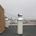 Extractores eólicos en una comunidad en Alcorcón en Madrid 1 Instalación de extractores eólicos en Alcorcón para solucionar los malos olores de baños