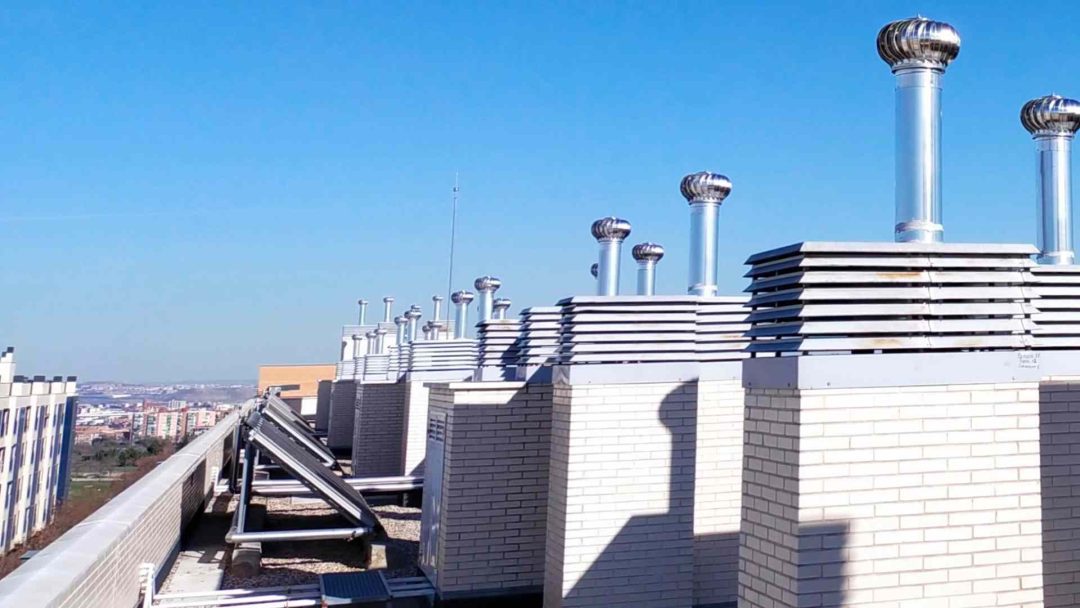 Solución a los malos olores en los baños y cocinas instalando el extractor eólico híbrido