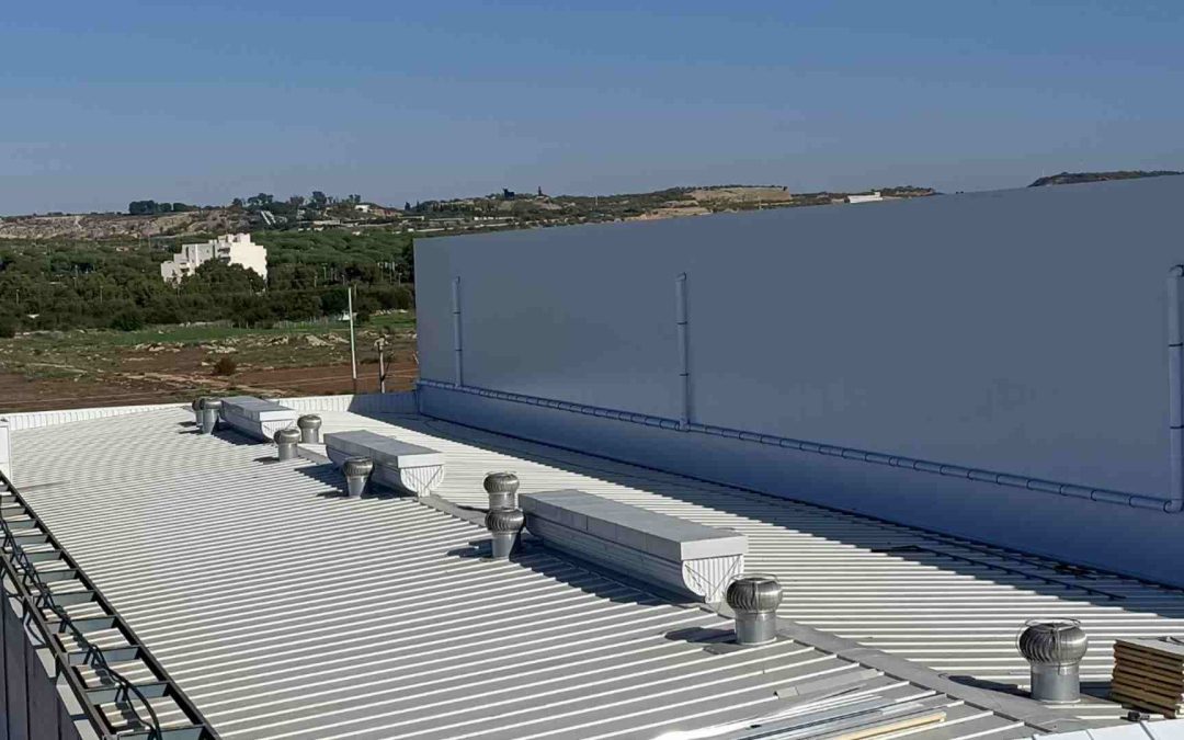 Extractores eólicos que sustituyen aireadores estáticos lineales en Madrid